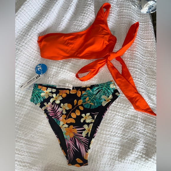 Cupshe bikini top and bottom - Picture 2 of 2